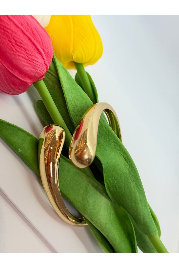 Woman | Non-Tarnish Steel Cuff Bracelet | Gold