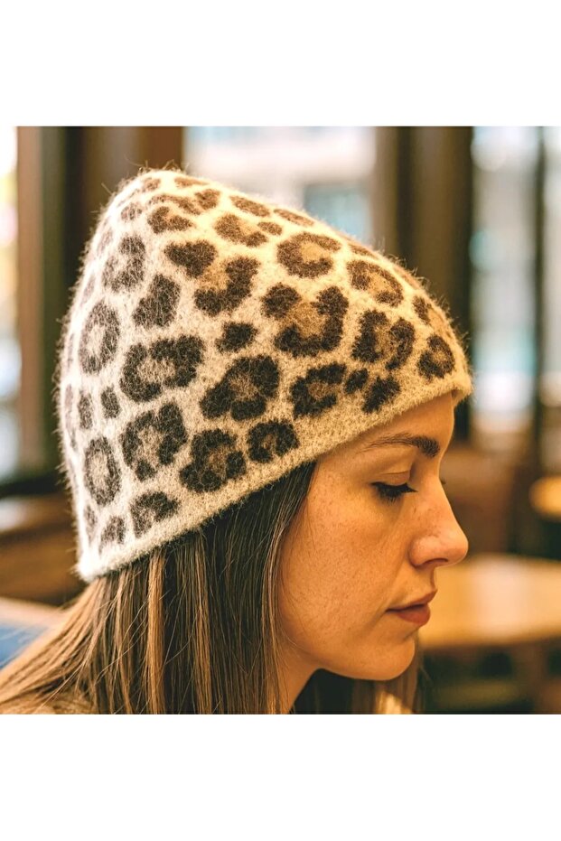 Leopard patterned feathered beanie - 1