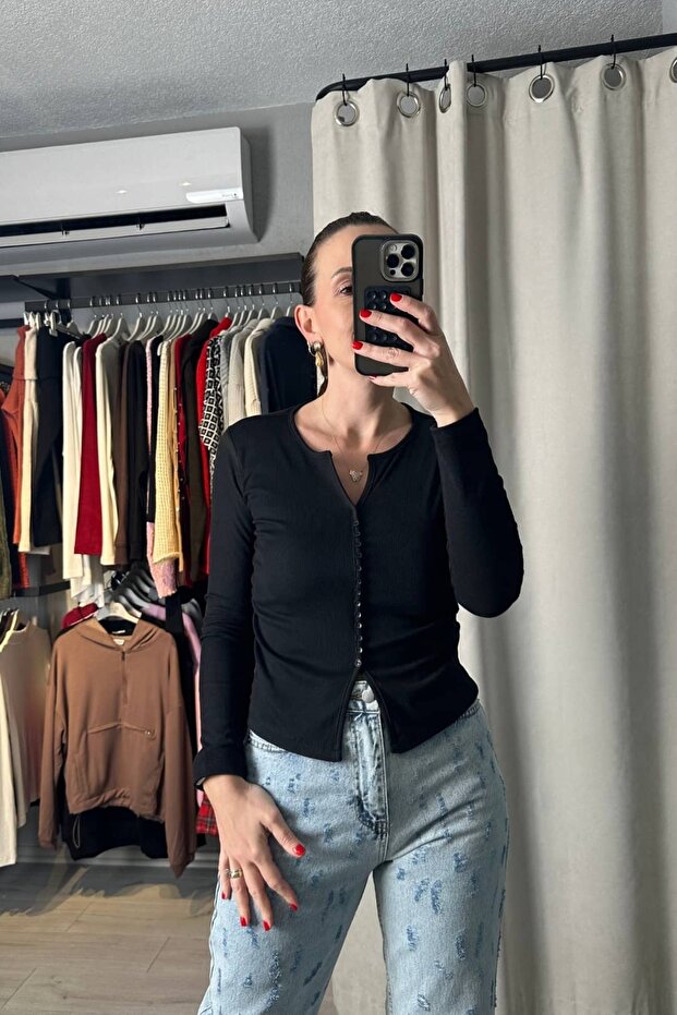 Buttoned Front V-Neck Blouse - 4