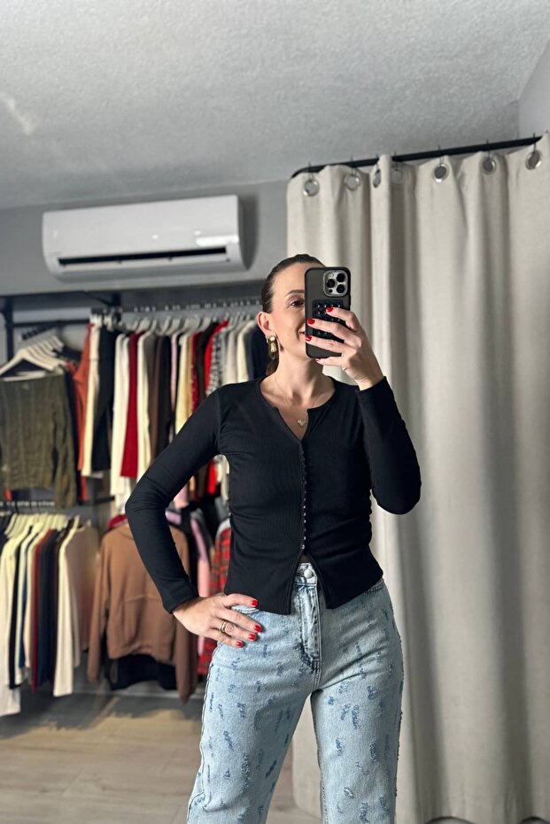 Buttoned Front V-Neck Blouse - 2