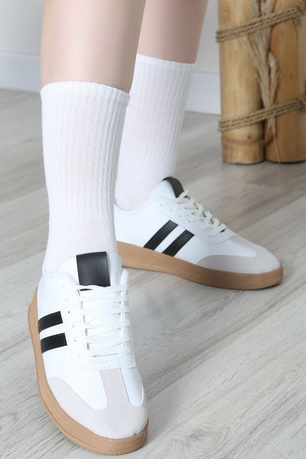 Lace-Up, Comfortable Sole Women's Casual Sports Sneaker