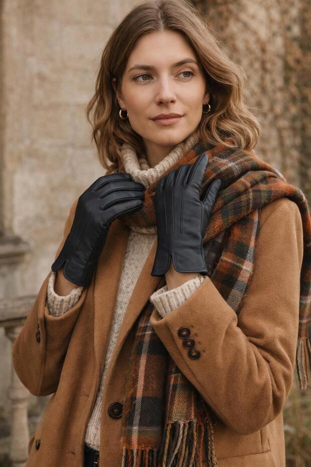 Women's Wool Lined Genuine Leather Gloves - Black