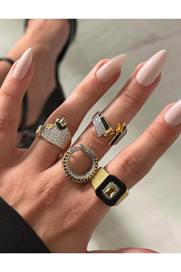 Black Enamel Design Gold Ring