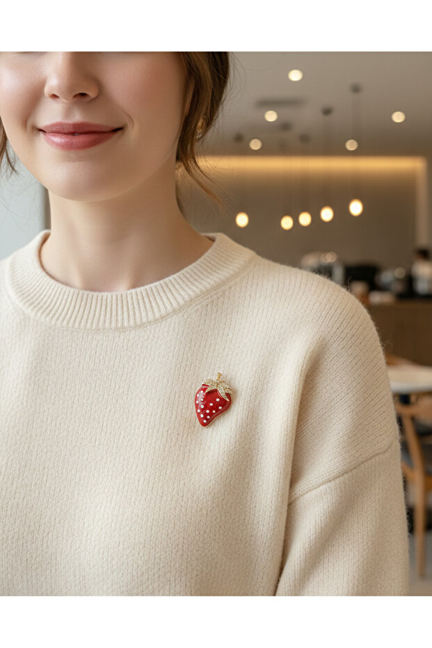 Çilek Model Broş - 1