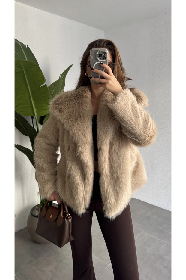 Women's Beige Faux Fur Coat Winter Plush Stylish Model