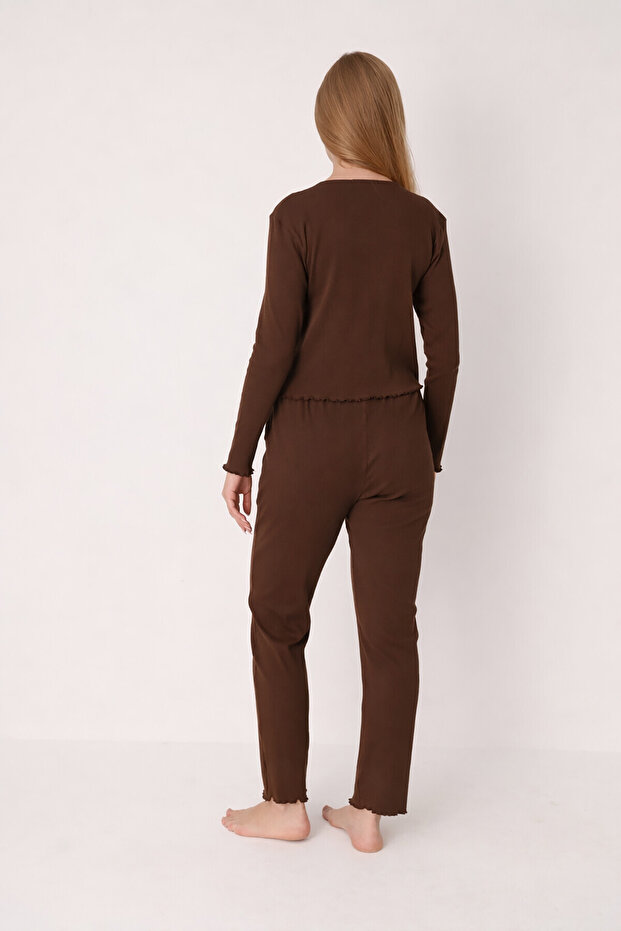 طقم بيجامة بأزرار أمامية باللون البني - 2