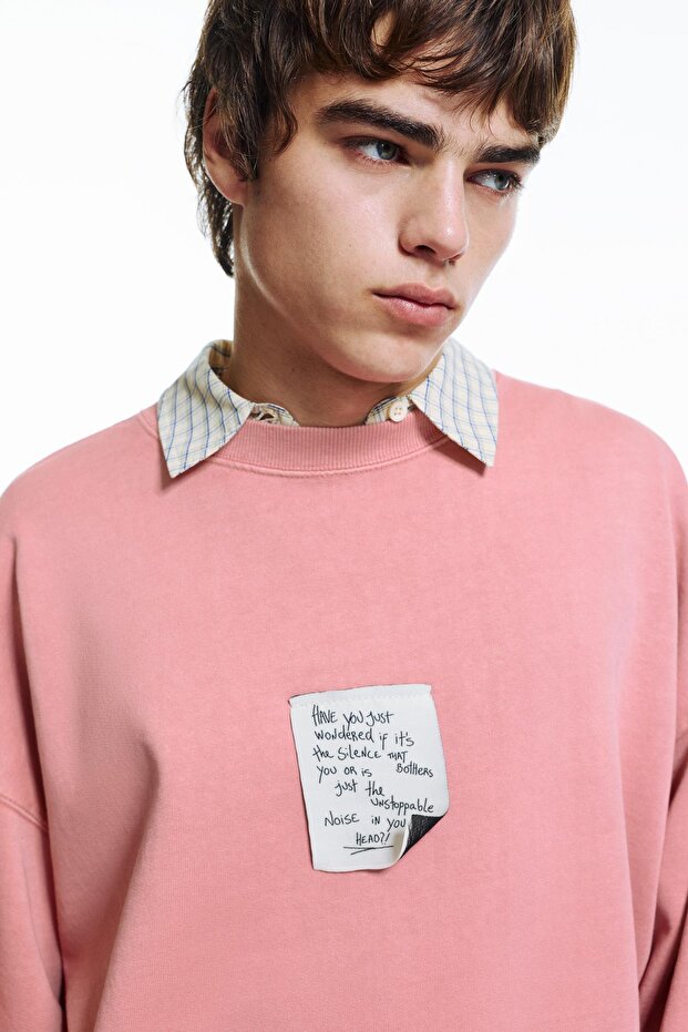 Etiket detaylı pembe sweatshirt - 4