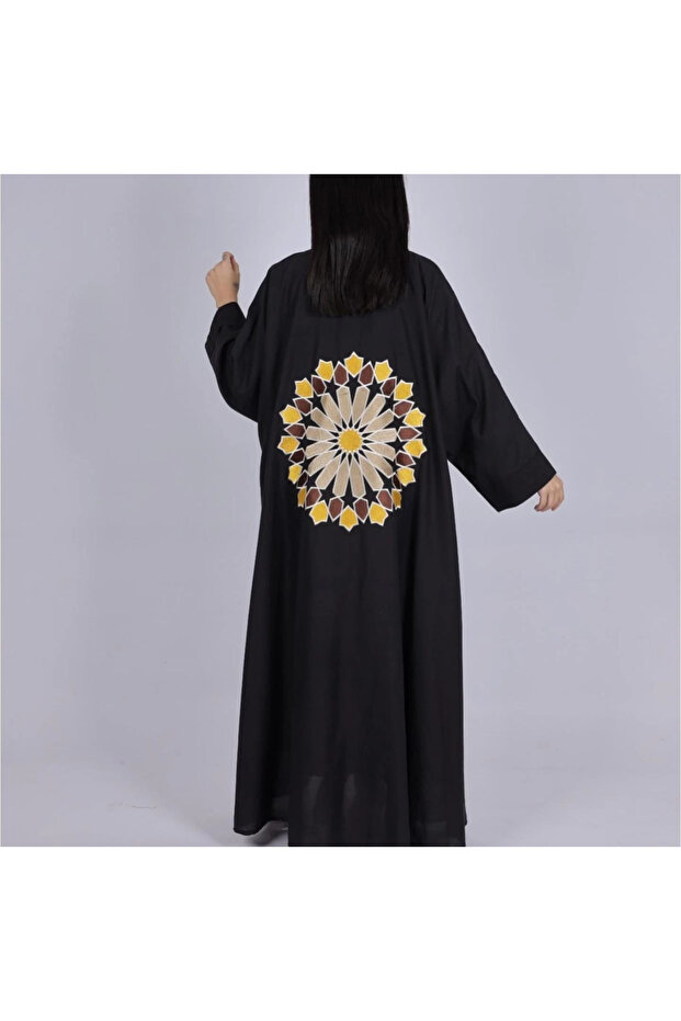 جلابية نسائية ذات صدر منسوج