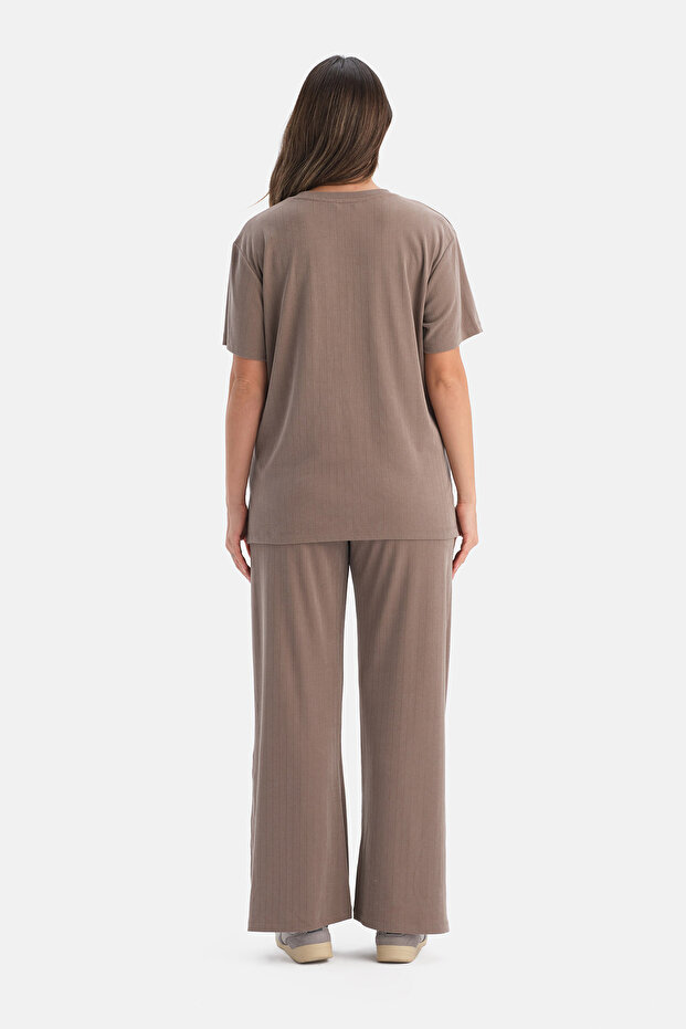 GENİŞ YAKA TİŞÖRT - 2