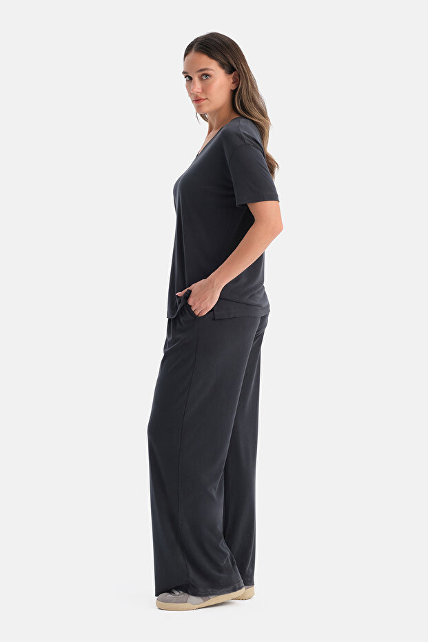 Siyah V Yaka Basic Tişört - 3