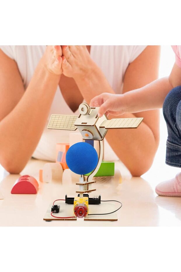 نموذج قمر صناعي يمكنك صنعه بنفسك - مشاريع تعليمية في مجالات العلوم والتكنولوجيا والهندسة والرياضيات - 3