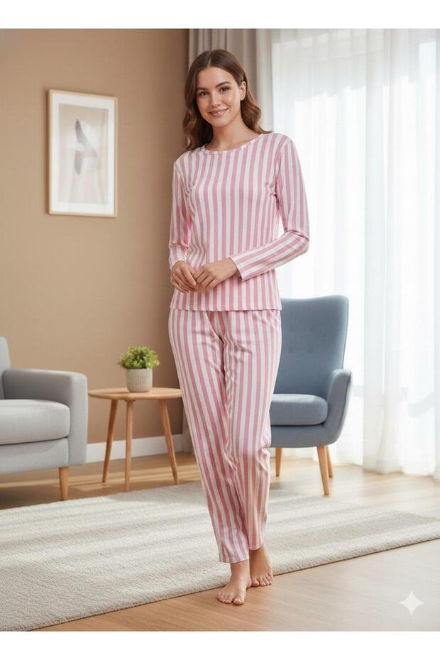 طقم بيجامة من قماش السويد المزخرف بنقوش مخططة - 3