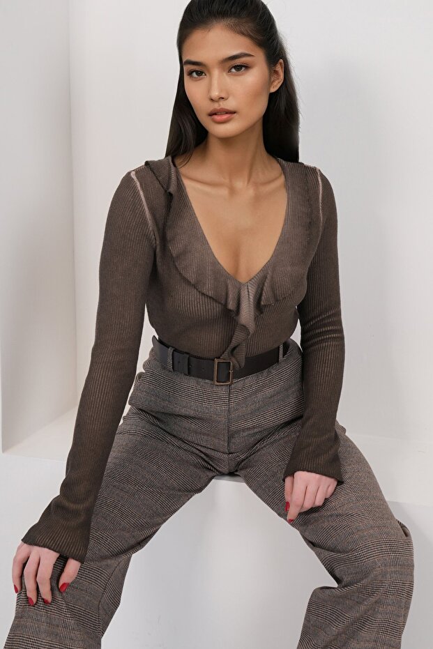 Washable Coffee V-Neck Knitted Blouse with Ruffle Detail on the Front Alc-X14363