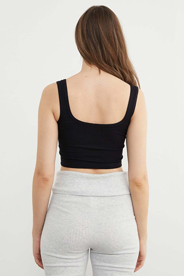 بدلة قصيرة بياقة مربعة أساسية - 7