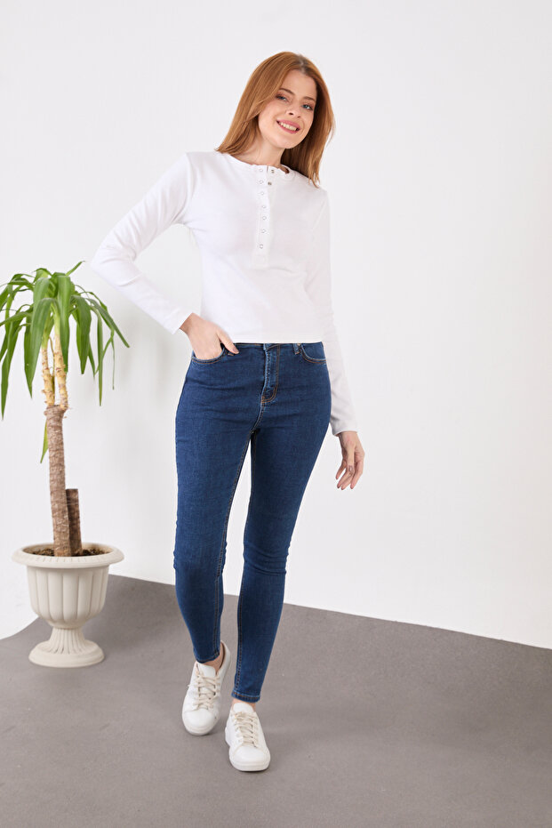 بدلة بياقة مزينة بالدبابيس - 2