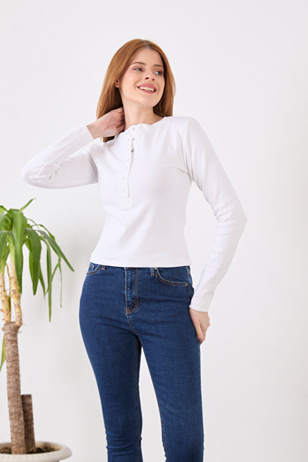 بدلة بياقة مزينة بالدبابيس - 4