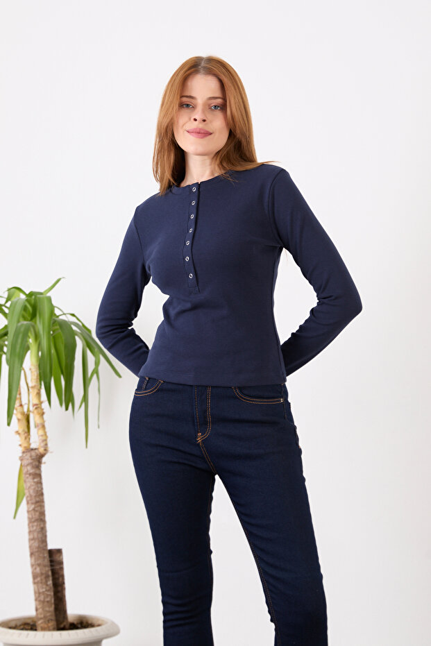 بدلة بياقة مزينة بالدبابيس - 7