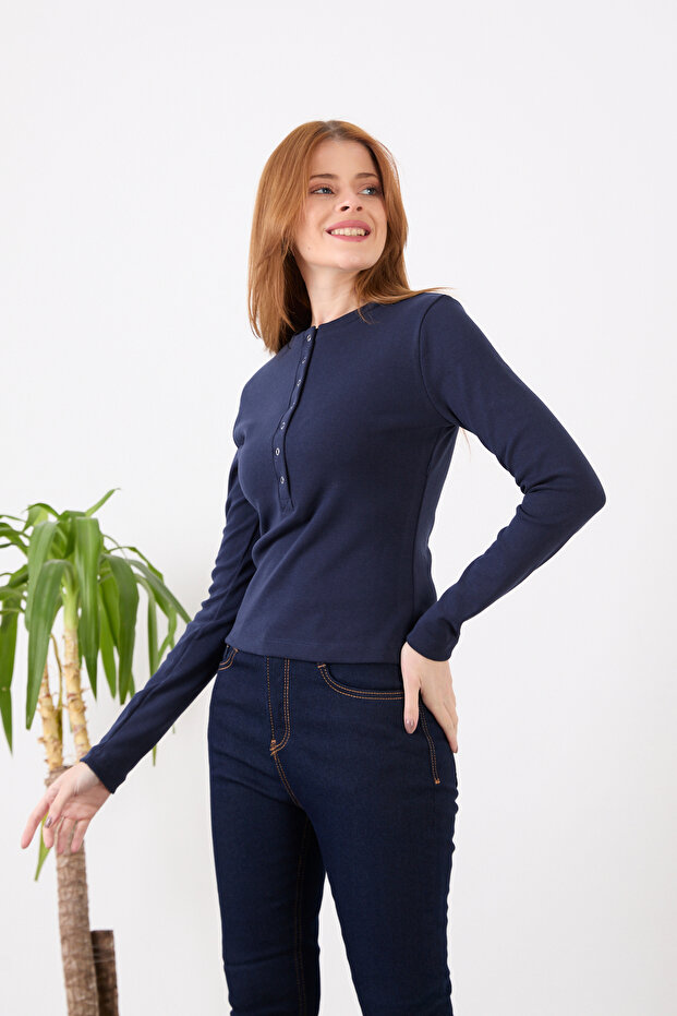 بدلة بياقة مزينة بالدبابيس - 2