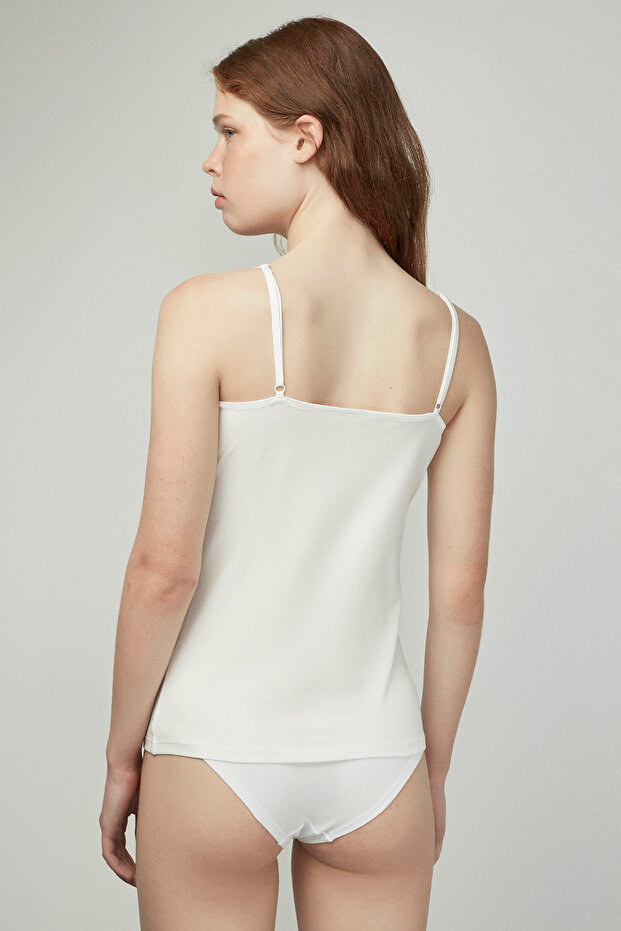 قميص داخلي من القطن الأبيض ذو حمالات رفيعة - 2