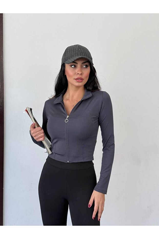 A Quality Zippered Basic Diver Fabric Seasonal Women's Sweatshirt with Finger-Through Detail