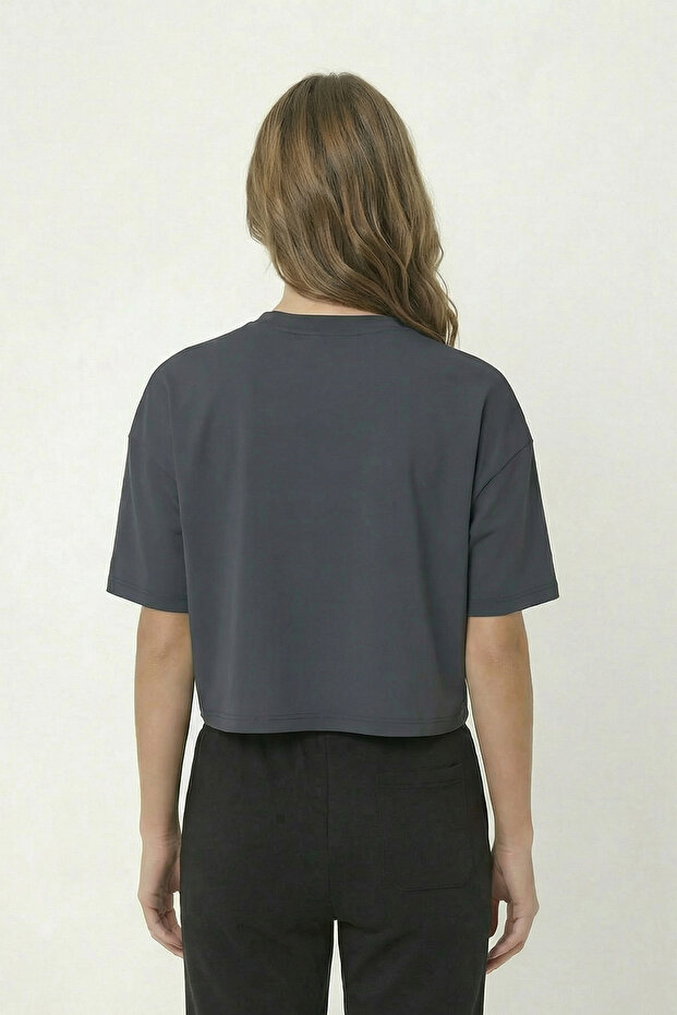 Kadın Oversize Basic Yumuşak Kumaş Basic Crop T-shirt - 4