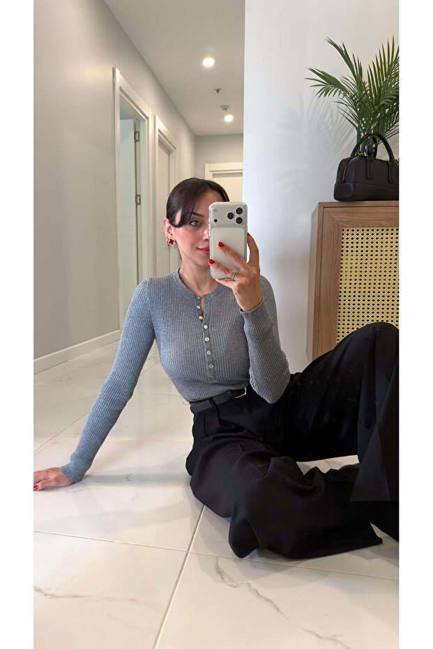 Keransa Koyu Gri Düğmeli Triko - 1