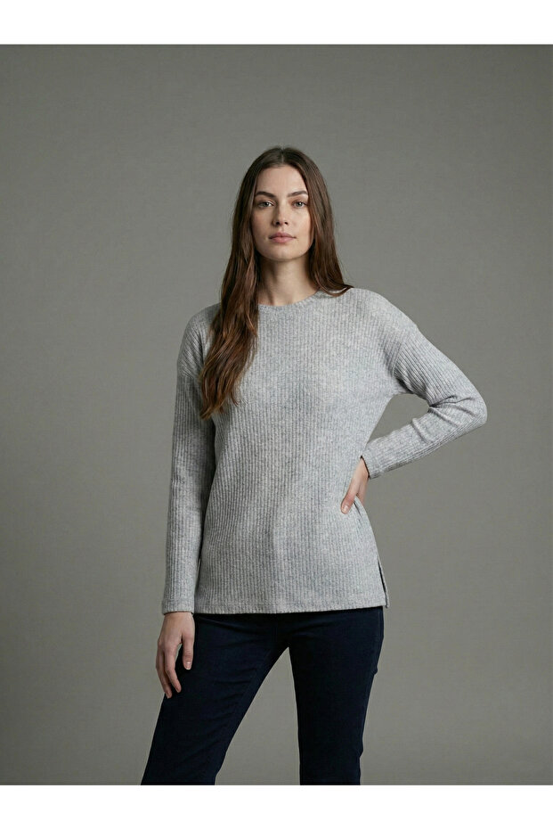 Women's Gray Soft Textured Crew Neck Sweater Nj11