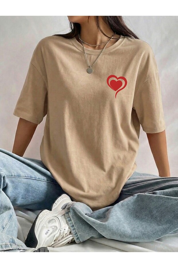 Women's Red Tailed Heart Printed Oversize Crew Neck T-Shirt