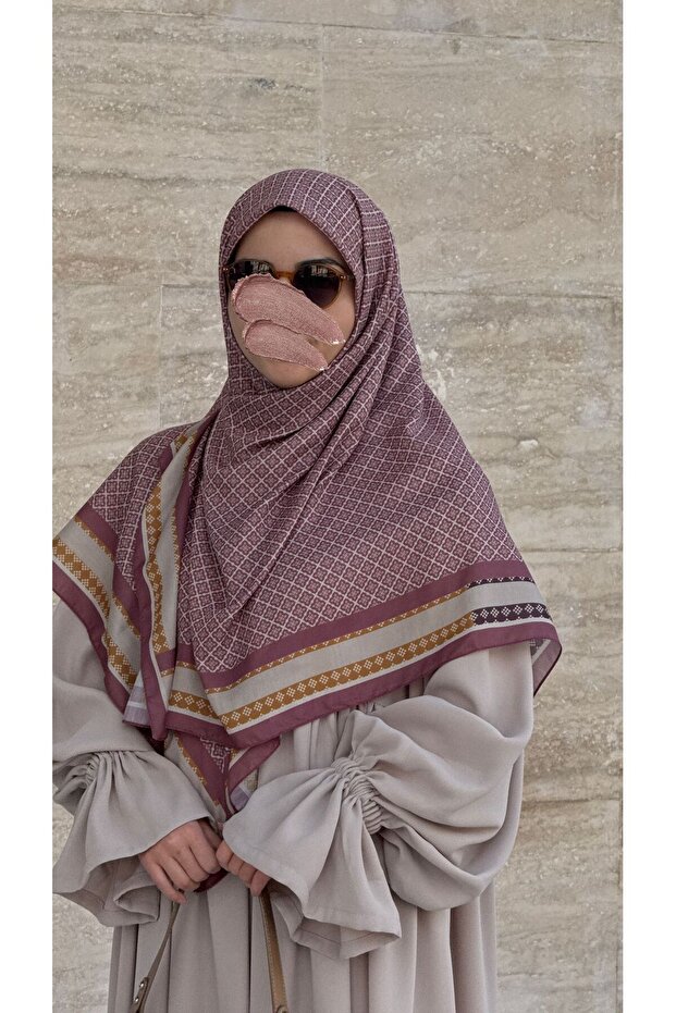 وشاح بتصميم مونوغرام كبير الحجم - وردي باهت - 6