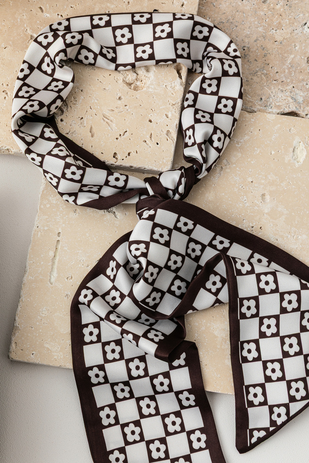 وشاح ربطة عنق أنيق من البابونج - 4