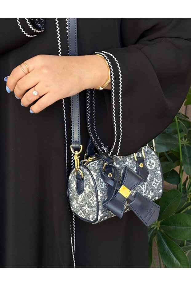 Shoulder bag with accessories - 2