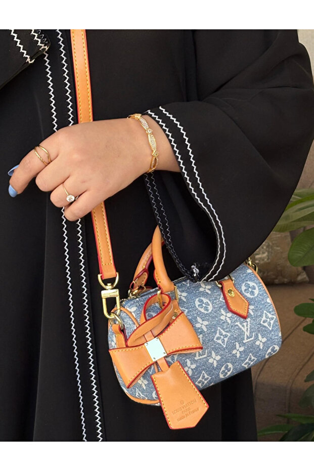 Shoulder bag with accessories - 2