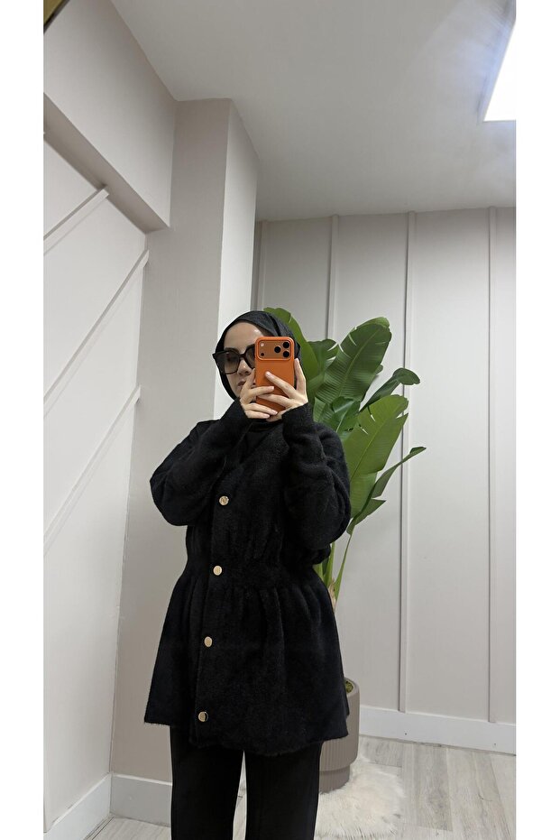 سترة أساسية باللون الأسود - 3