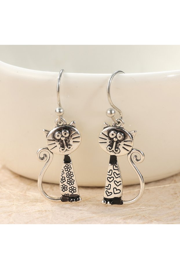 T693 Vintage Exquisite Hand Carved Cat Shaped Silvery Plated Dangle Earrings for Women Creative Pend