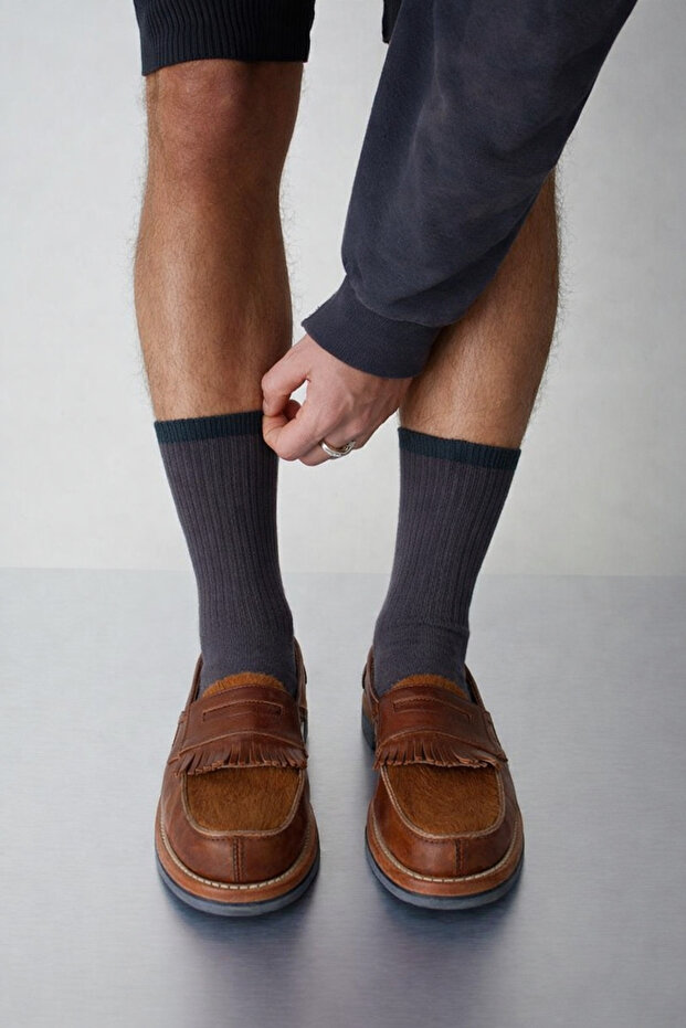 جوارب رجالية أساسية باللون الرمادي الداكن - 1