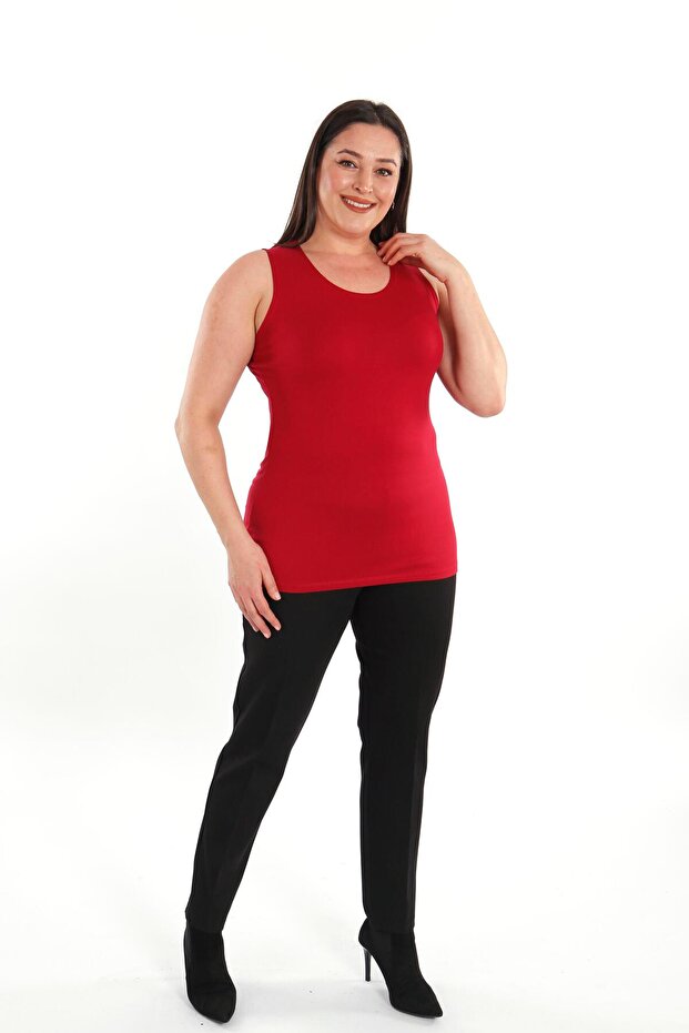 بلوزة حمراء أساسية بحمالات عريضة مقاس كبير (تي شيرت) - 6