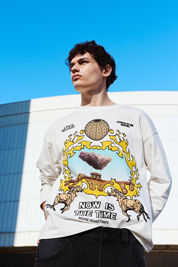 Uzun kollu grafik baskılı tişört - 1