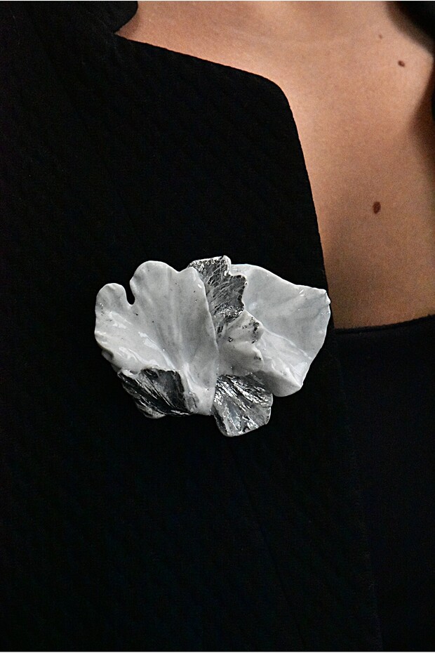 Broșă Iris lucrata manual - 2