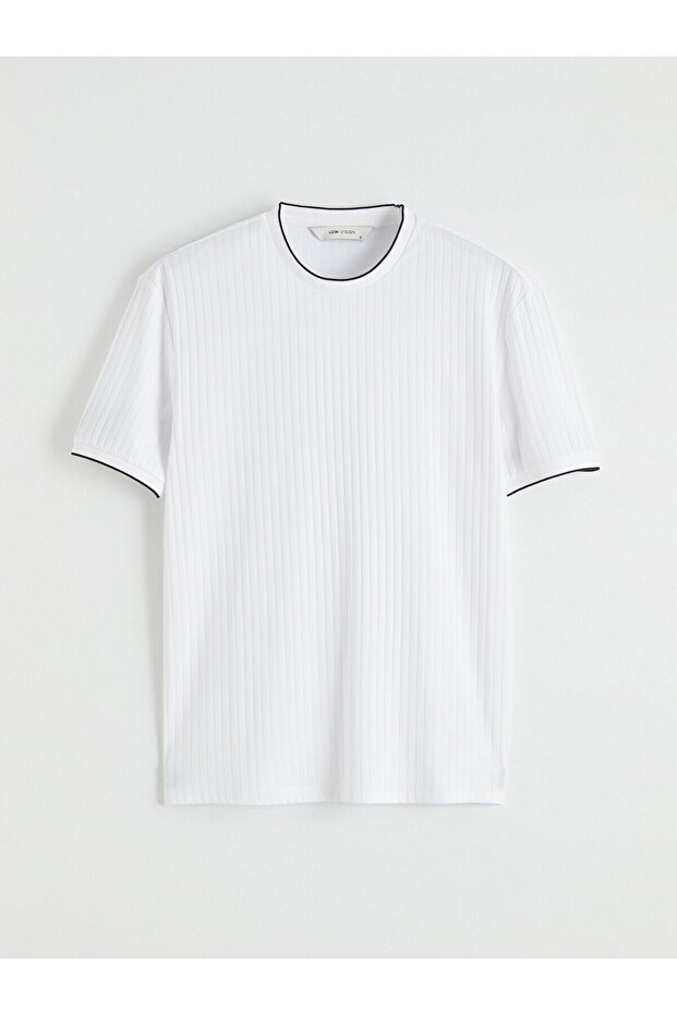 Create your style with uzg store's white crew neck men's t-shirt