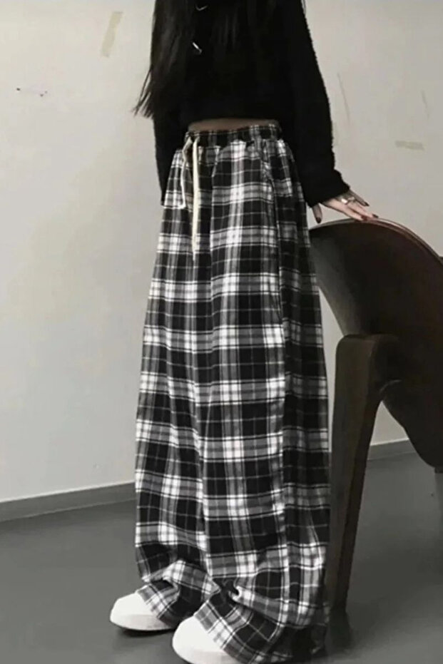 Loose Fit Elastic Waist Striped Checkered Black Plaid Model Sweatpants