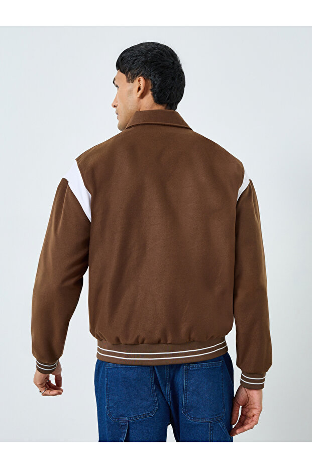 جاكيت رجالي مريح بتصميم رياضي مزين برسومات مرقعة - 5