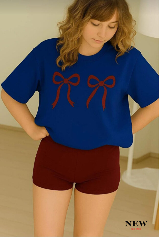 Unisex T-Shirt with Bow Print