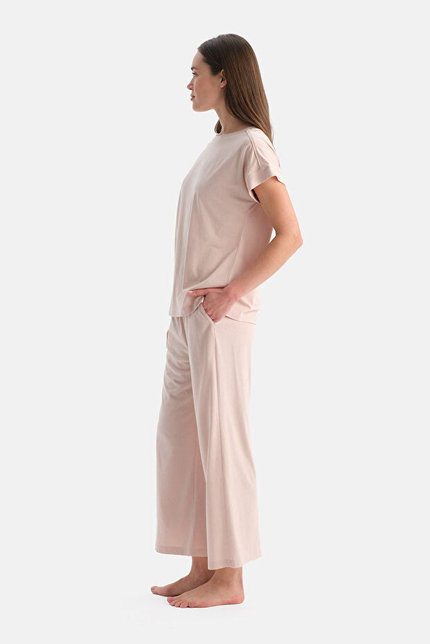 طقم بنطلون وتي شيرت من القطن الممشط باللون الوردي الفاتح قماش مودال - 3