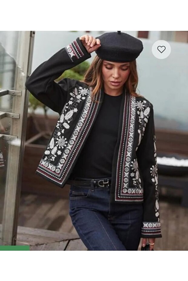 Short Cashmere Jacket with Long Sleeves and Ethnic Pattern Embroidery