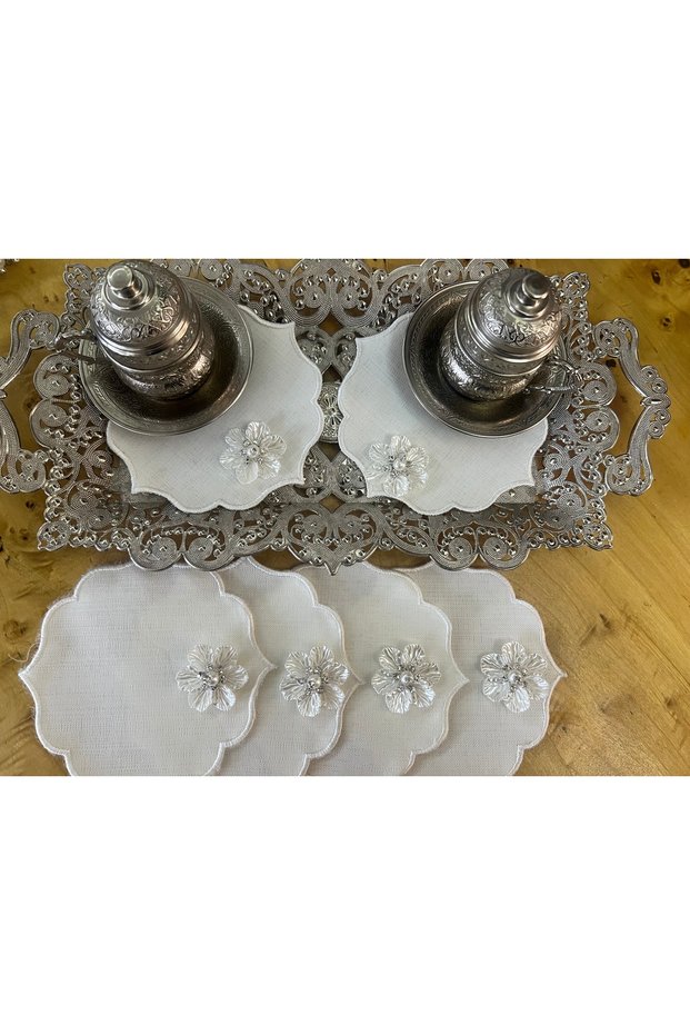 6 Pieces of Embroidered Stain-Resistant Gardenia Fabric Cocktail & Coffee Presentation Napkins with Flower Brooches