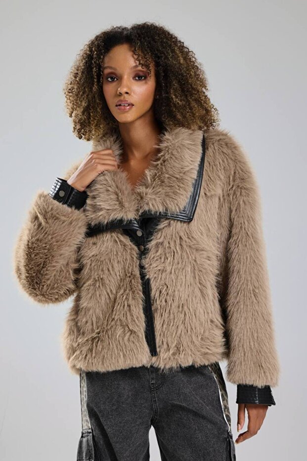 Women's Fur Collar Sleeves Leather Detailed Premium Quality Design Coat Jacket