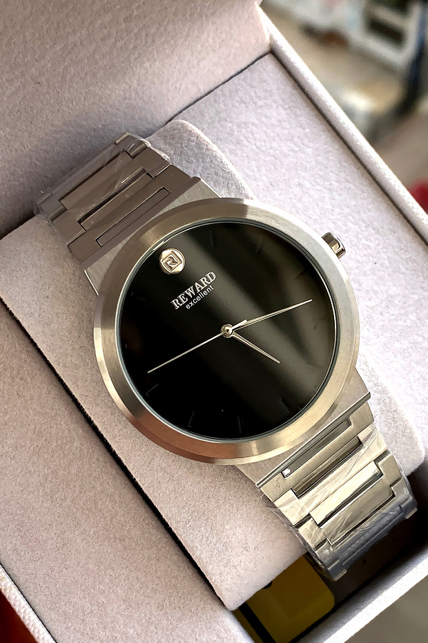 Original 2 Year Warranty Men's Wristwatch Steel Band Boxed