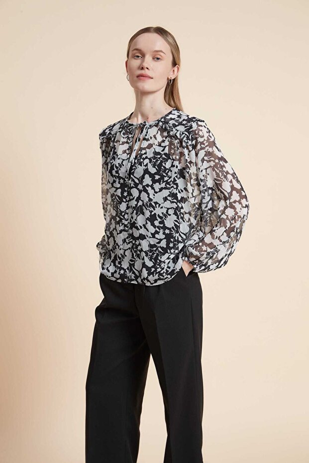 بلوزة طويلة سادة منقوشة بخصر - 1