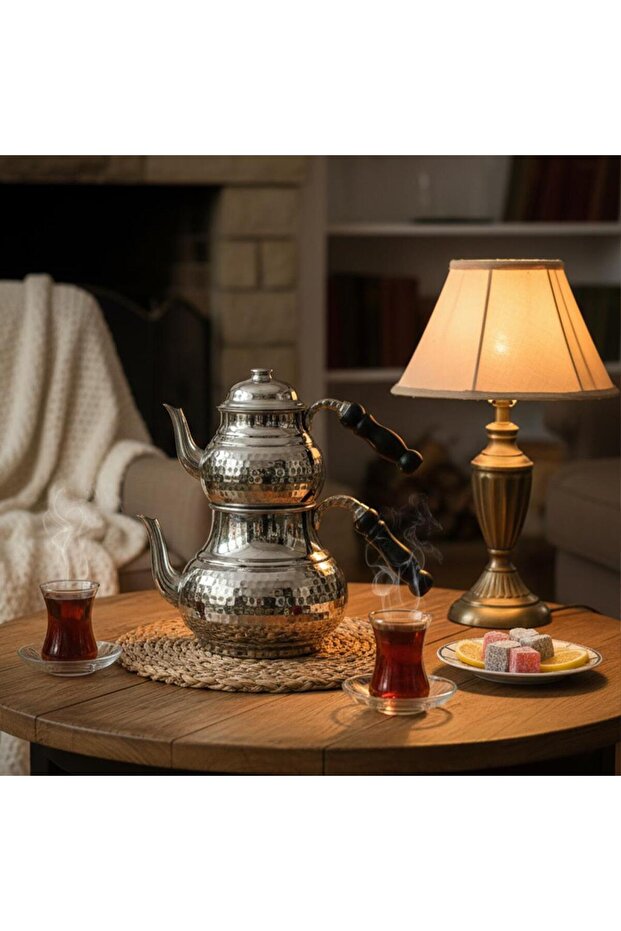 إبريق شاي نحاسي مصنوع يدويًا