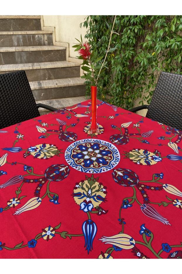 Red Tulip Patterned Square Tablecloth - 1